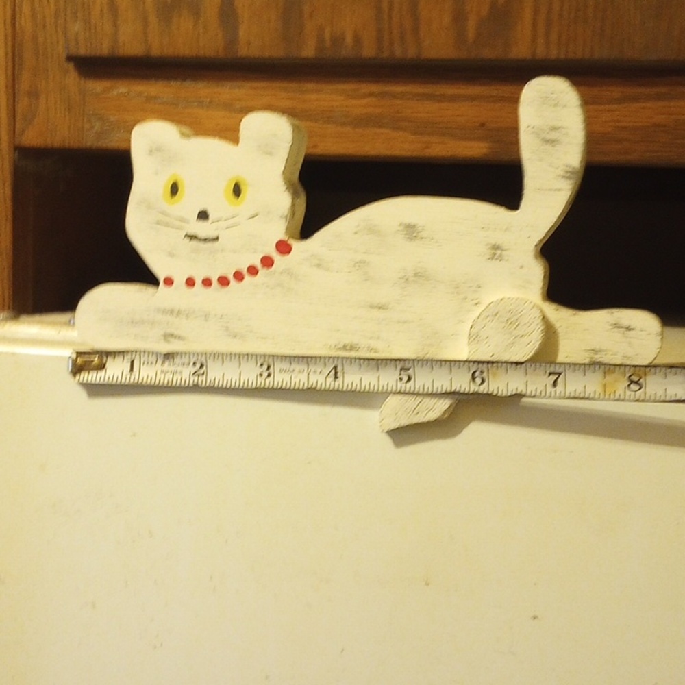 Handmade Painted White Wood Cat Shelf Sitter w/ Yellow Eyes & Red Collar - Picture 3 of 5
